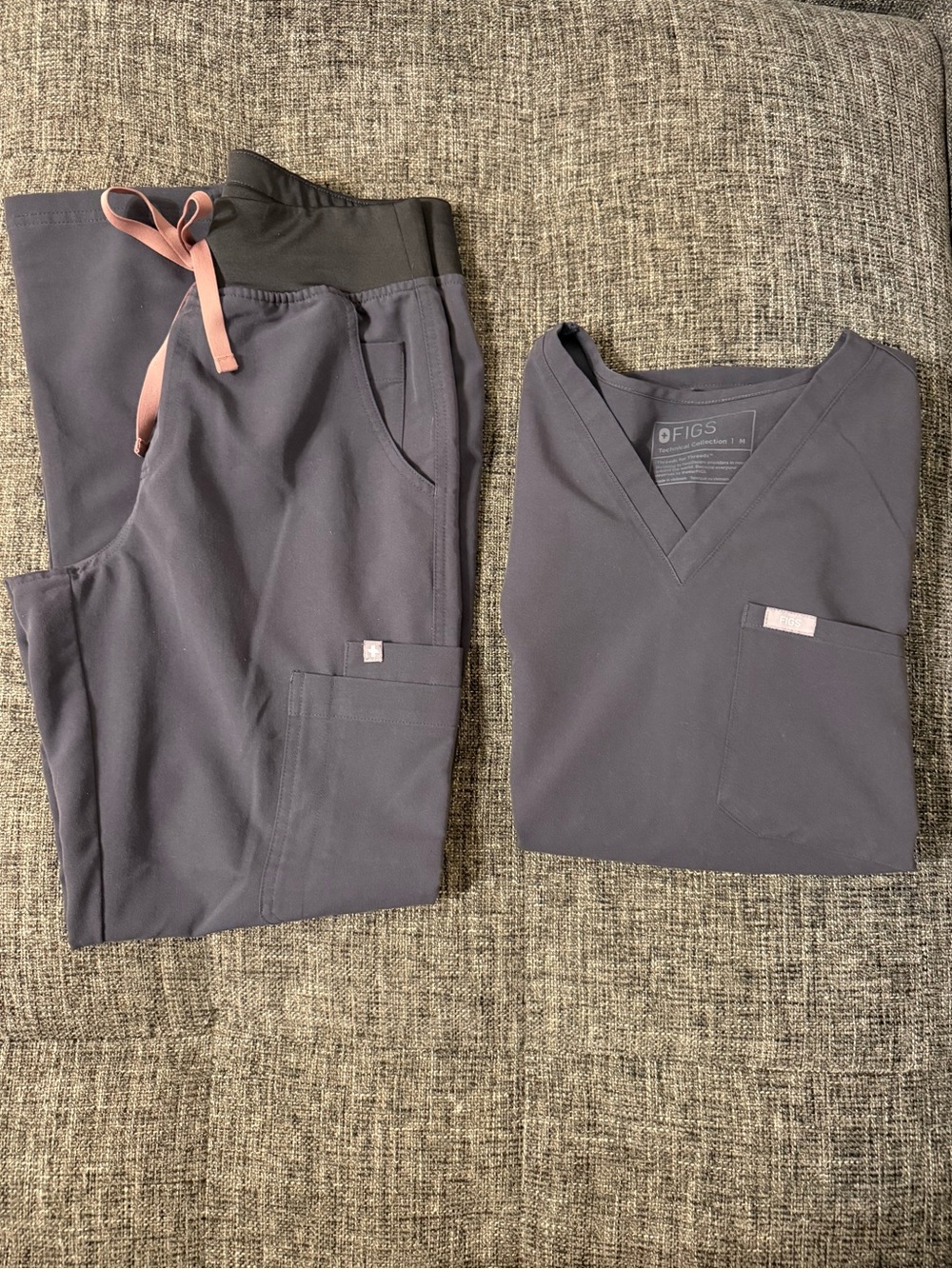 FIGS Scrub Set Catarina Top/High-Waisted Yola Scrub Pant